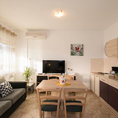 Apartman Fuma Ровінь Екстер'єр фото