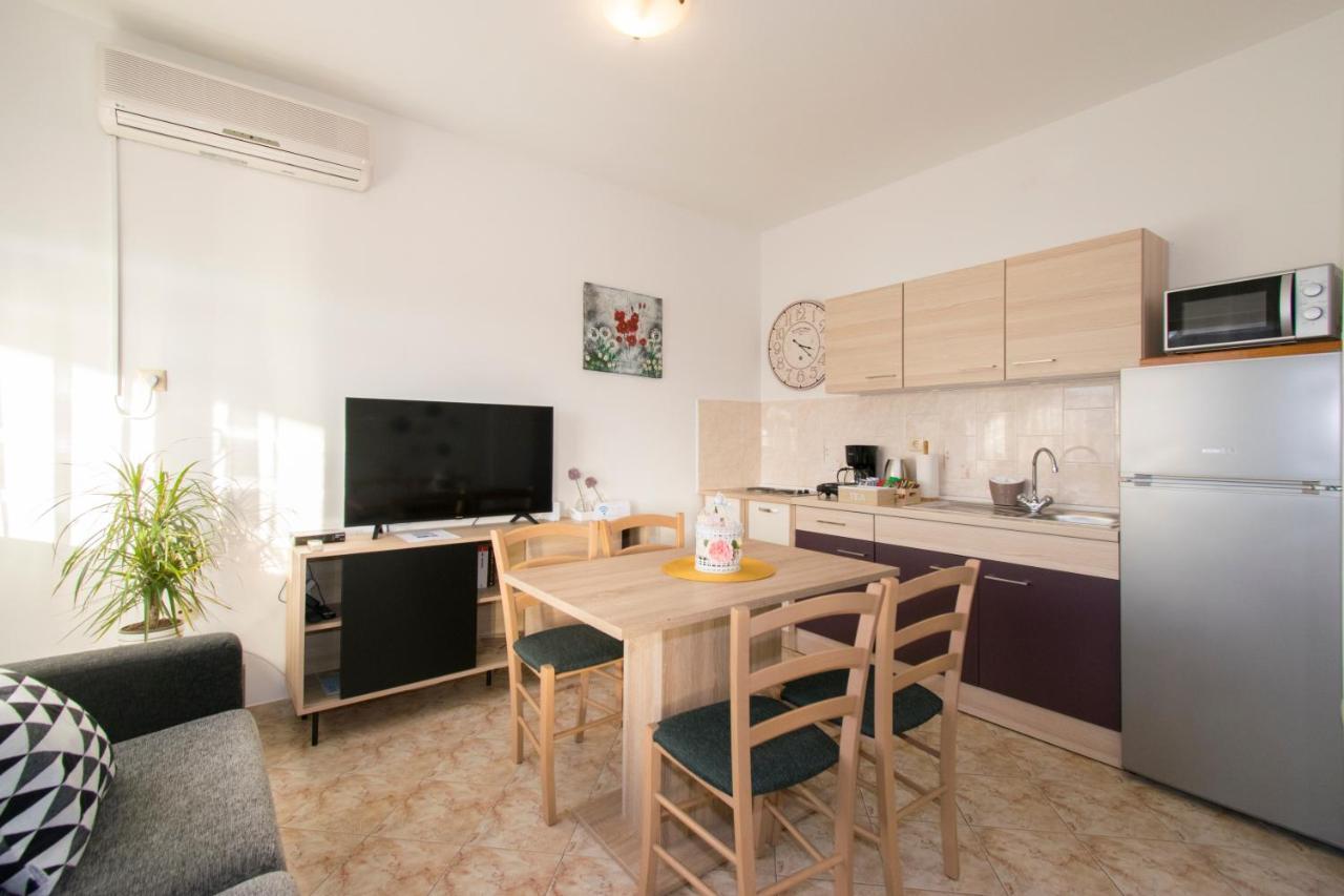 Apartman Fuma Ровінь Екстер'єр фото