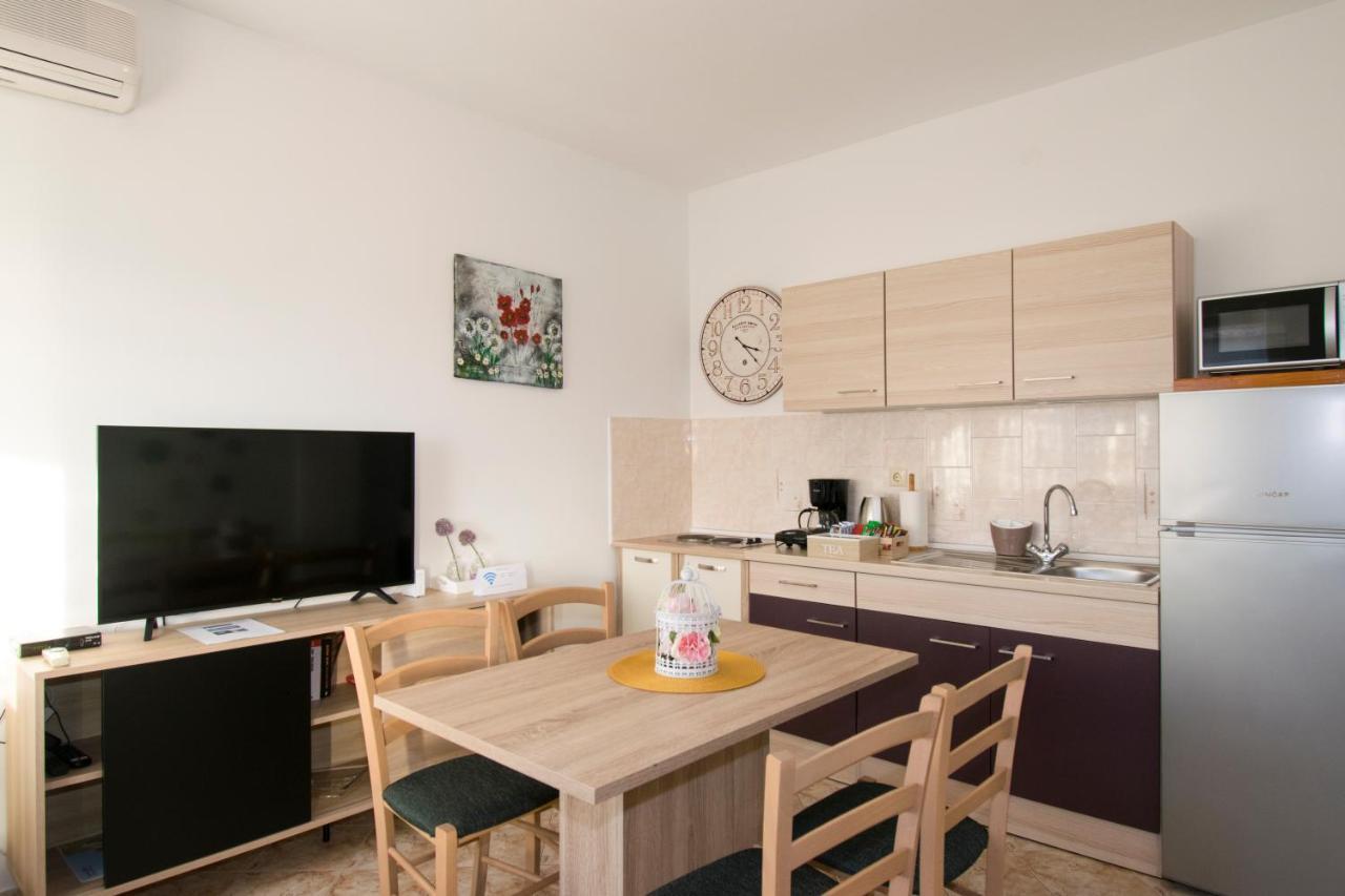 Apartman Fuma Ровінь Екстер'єр фото