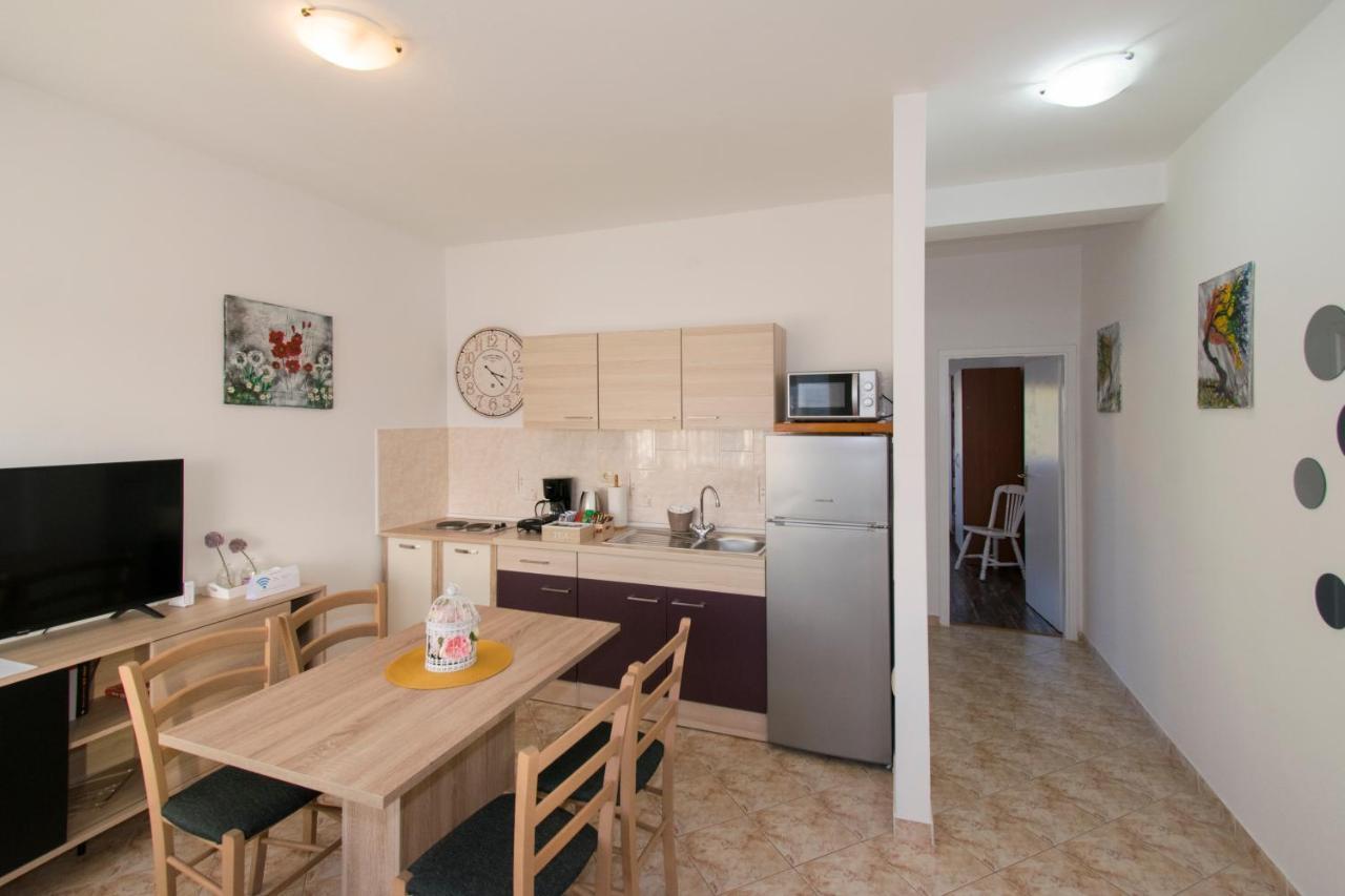 Apartman Fuma Ровінь Екстер'єр фото