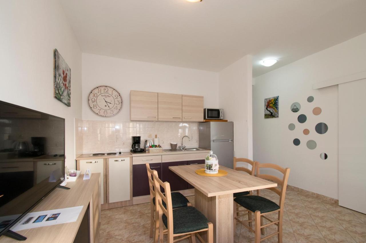Apartman Fuma Ровінь Екстер'єр фото