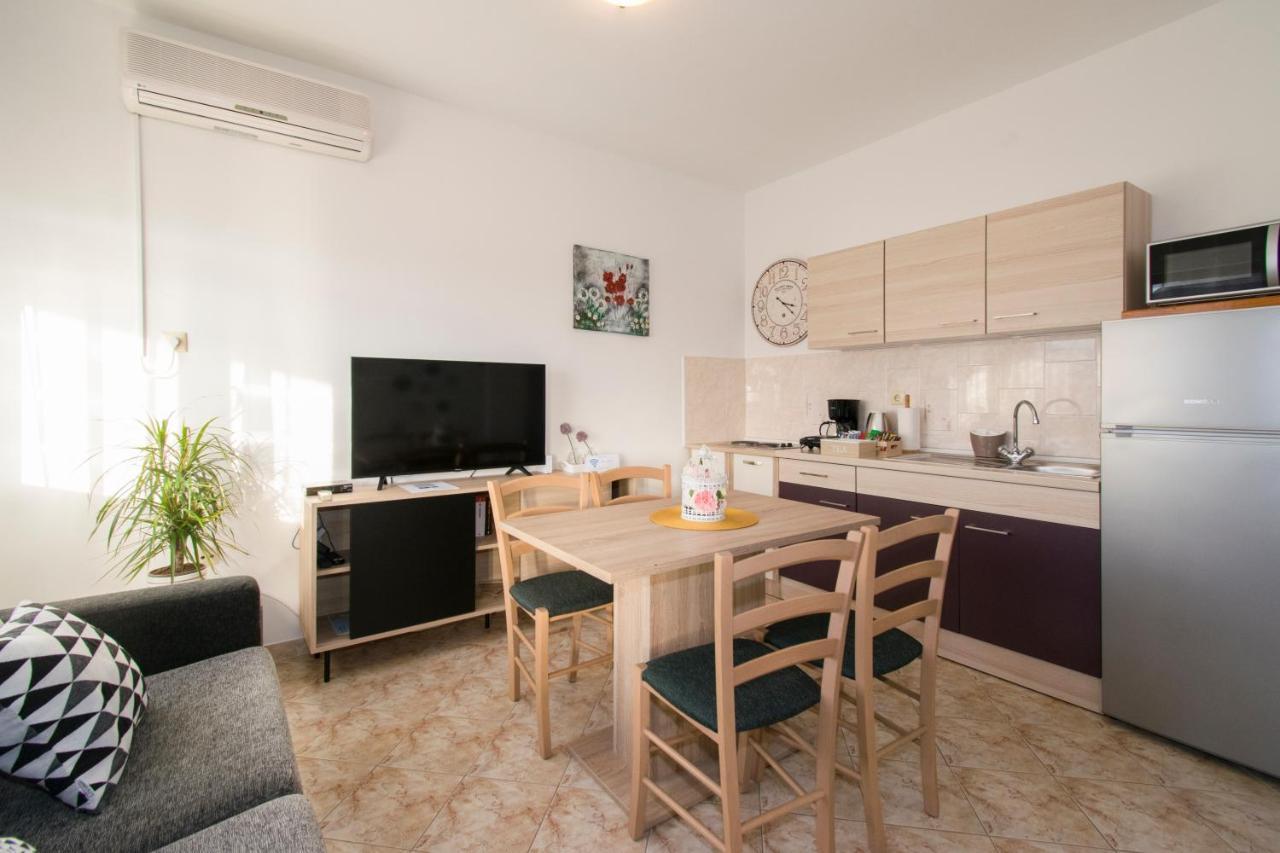 Apartman Fuma Ровінь Екстер'єр фото