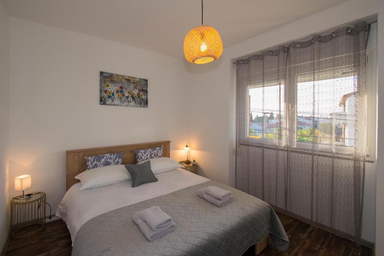 Apartman Fuma Ровінь Екстер'єр фото